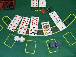 Membaca info bonus melalui ponsel